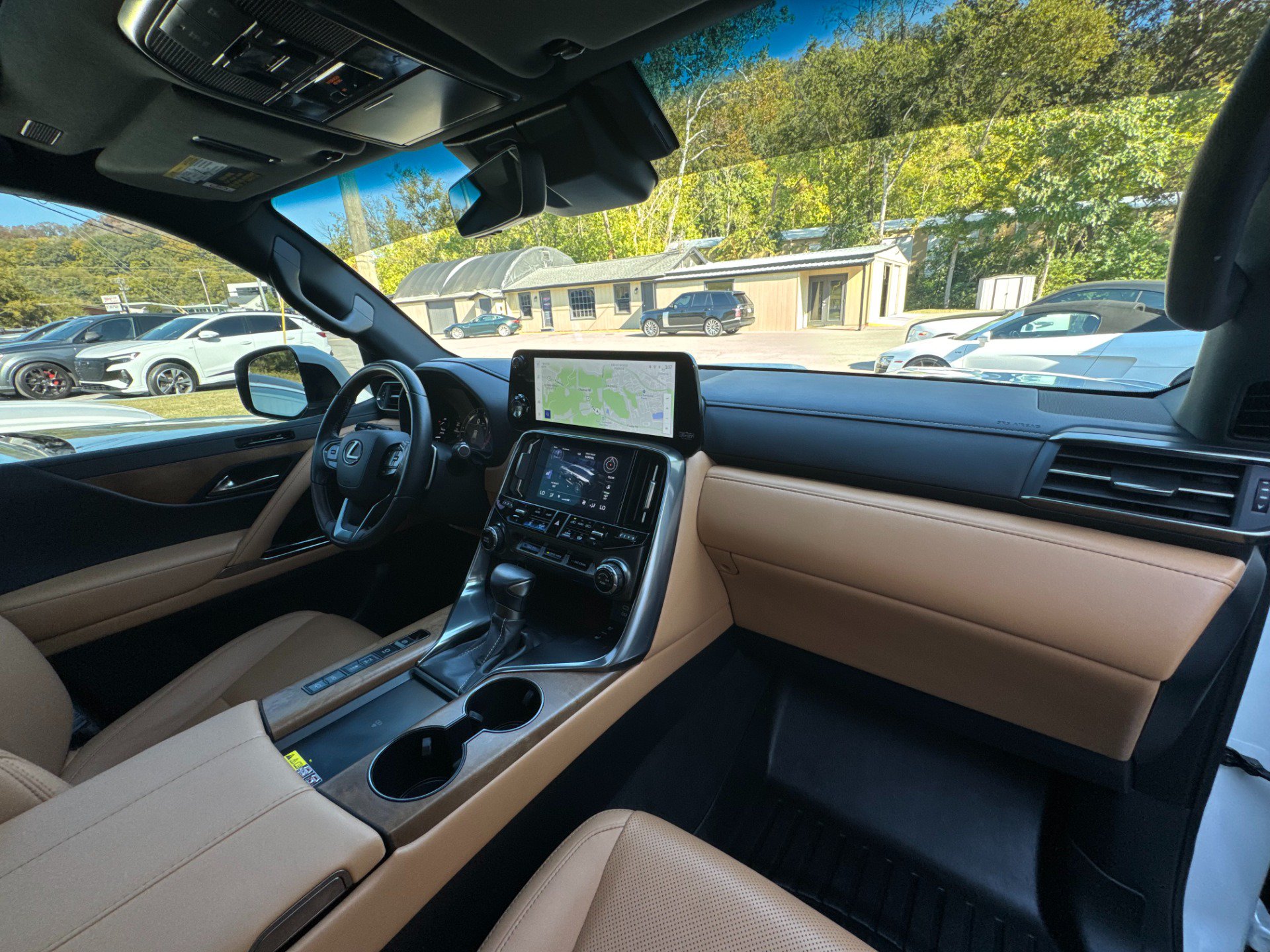 Used 2024 Lexus LX 600 4WD w/ Luxury Package image 22