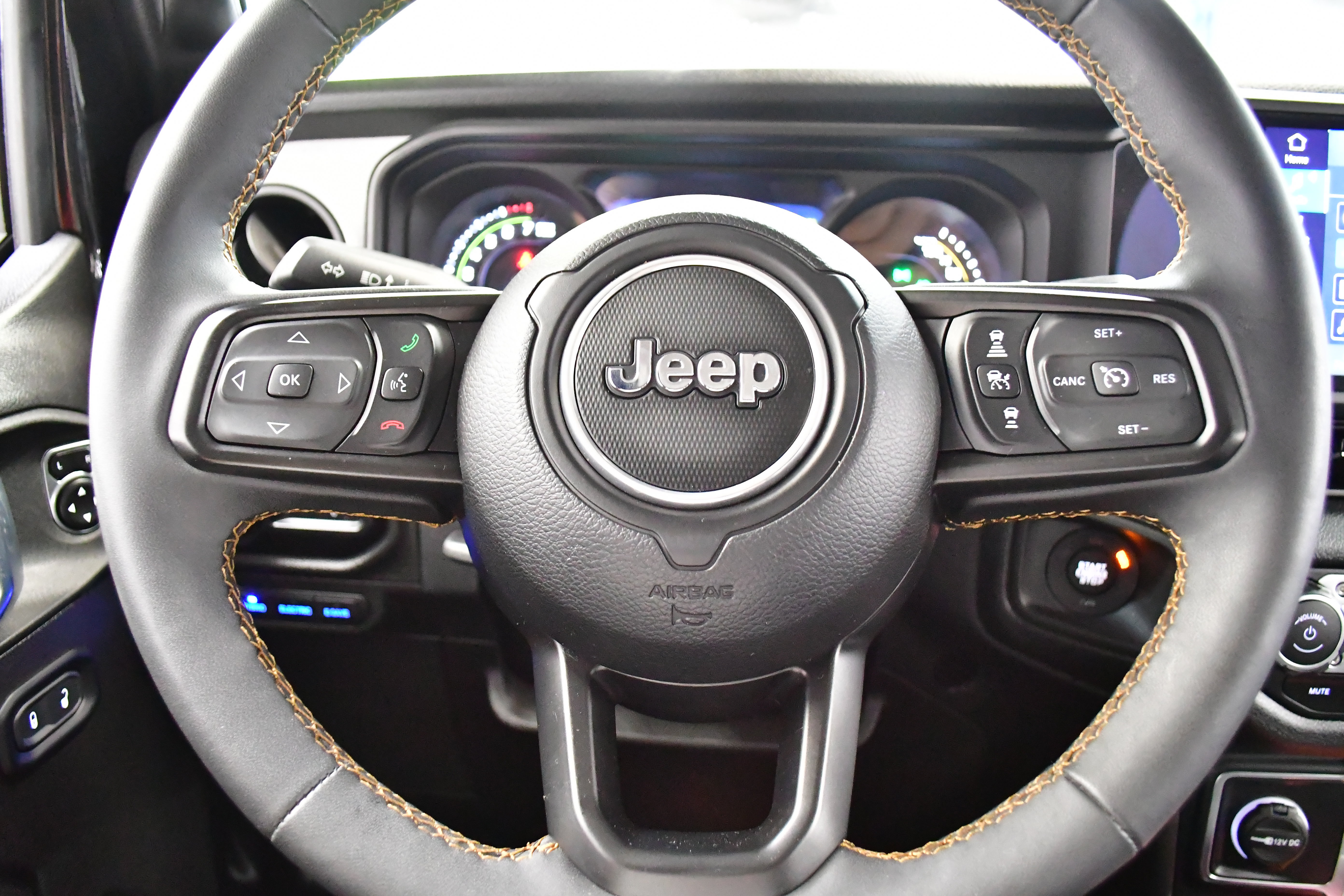 Used 2024 Jeep Wrangler Unlimited AWD/4WD image 18