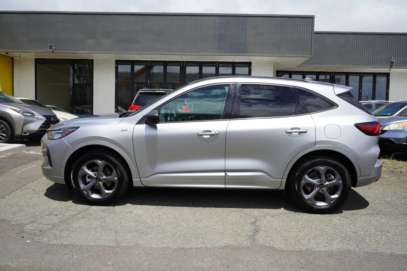Used 2024 Ford Escape ST-Line AWD/4WD image 2