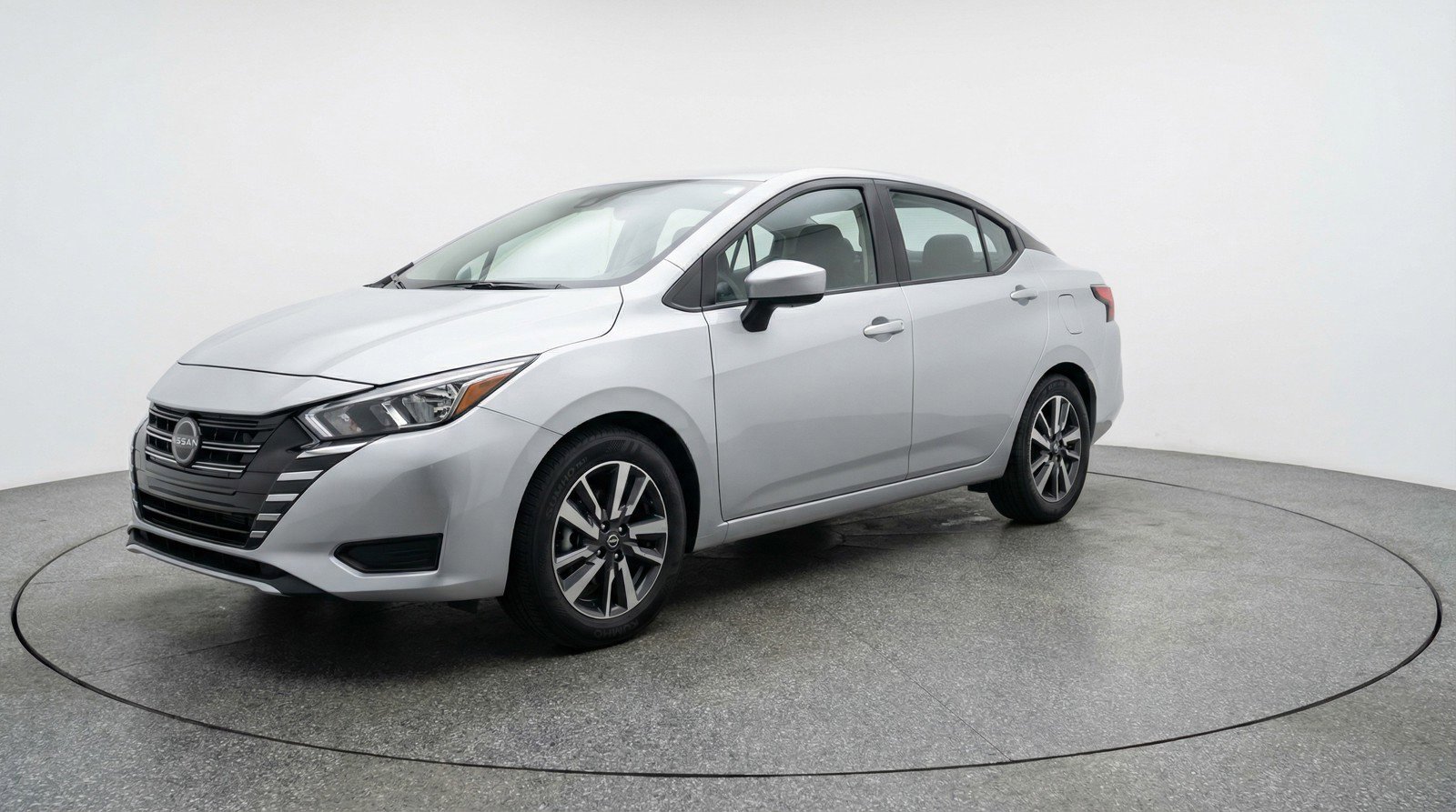 Used 2025 Nissan Versa SV image 3