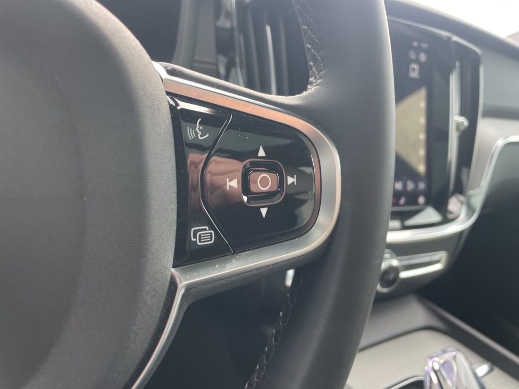 Certified 2025 Volvo V60 B5 Cross Country Ultra image 42