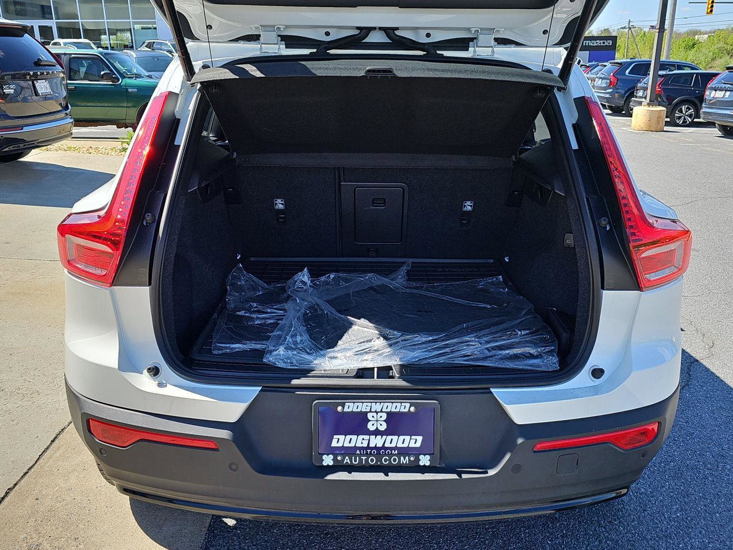 Used 2025 Volvo XC40 B5 Plus w/ Protection Package Premier image 13