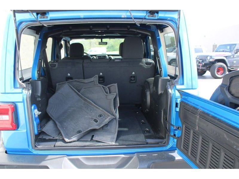 Used 2023 Jeep Wrangler Unlimited Sahara w/ LED Lighting Group AWD/4WD image 7