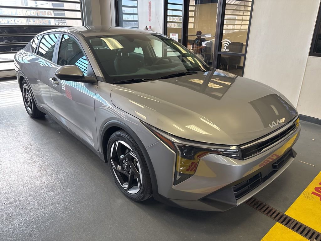 Used 2025 Kia K4 EX image 1