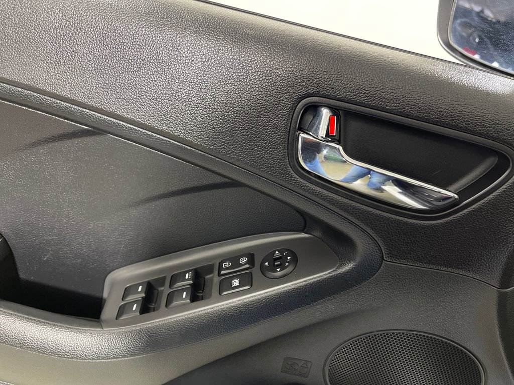Used 2017 Kia Forte S image 18