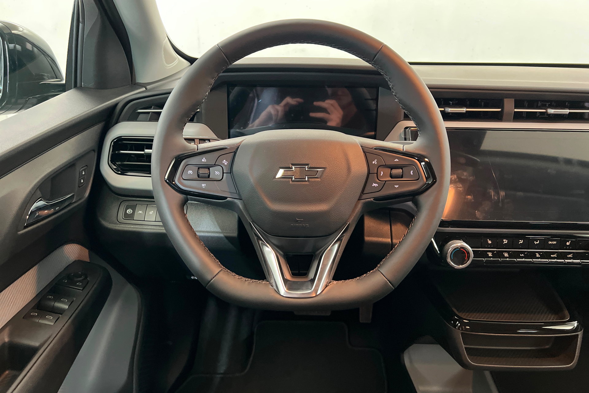 New 2027 Chevrolet Bolt LT w/ Comfort Package FWD image 13