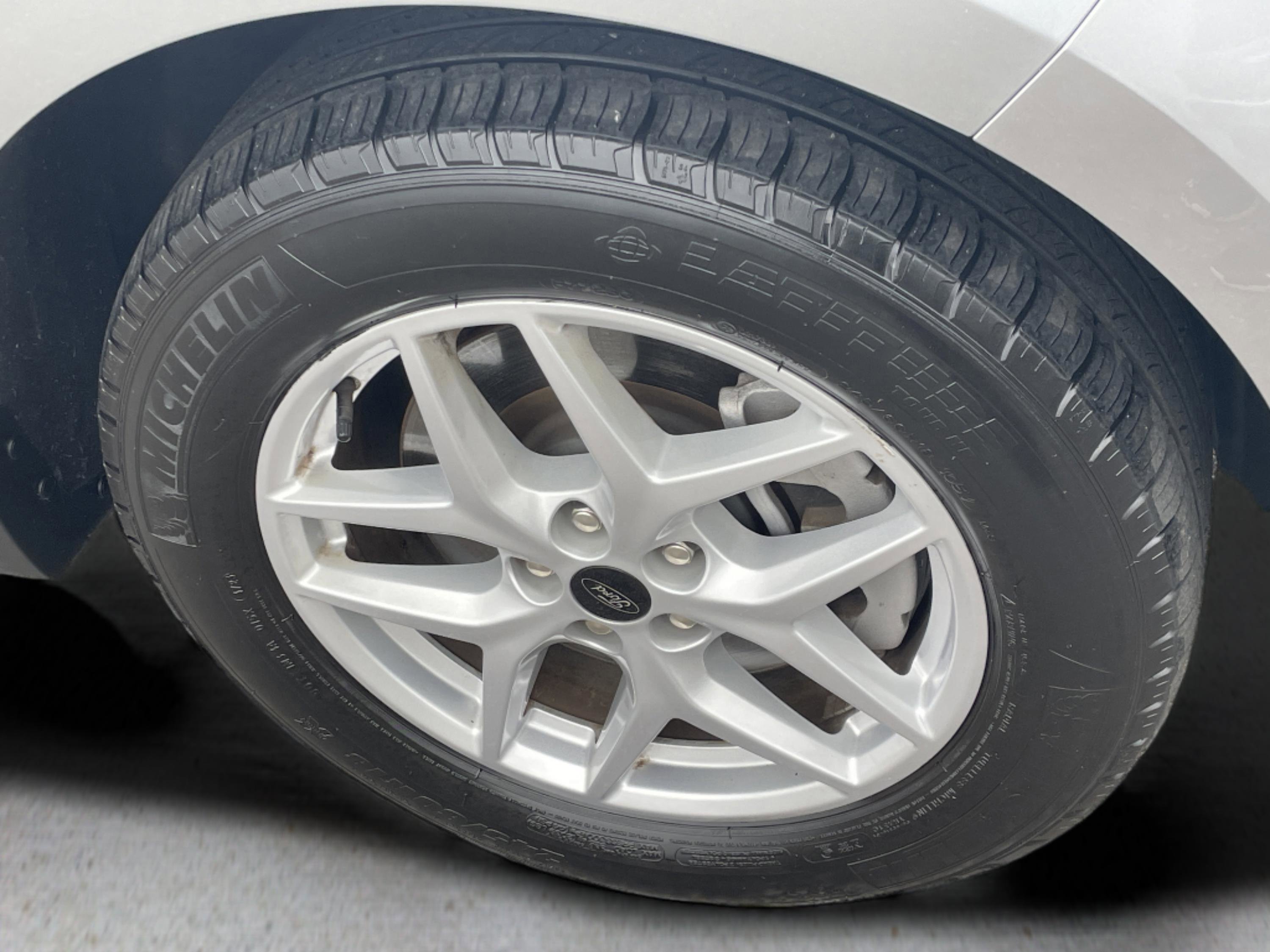 Used 2024 Ford Edge SEL image 5