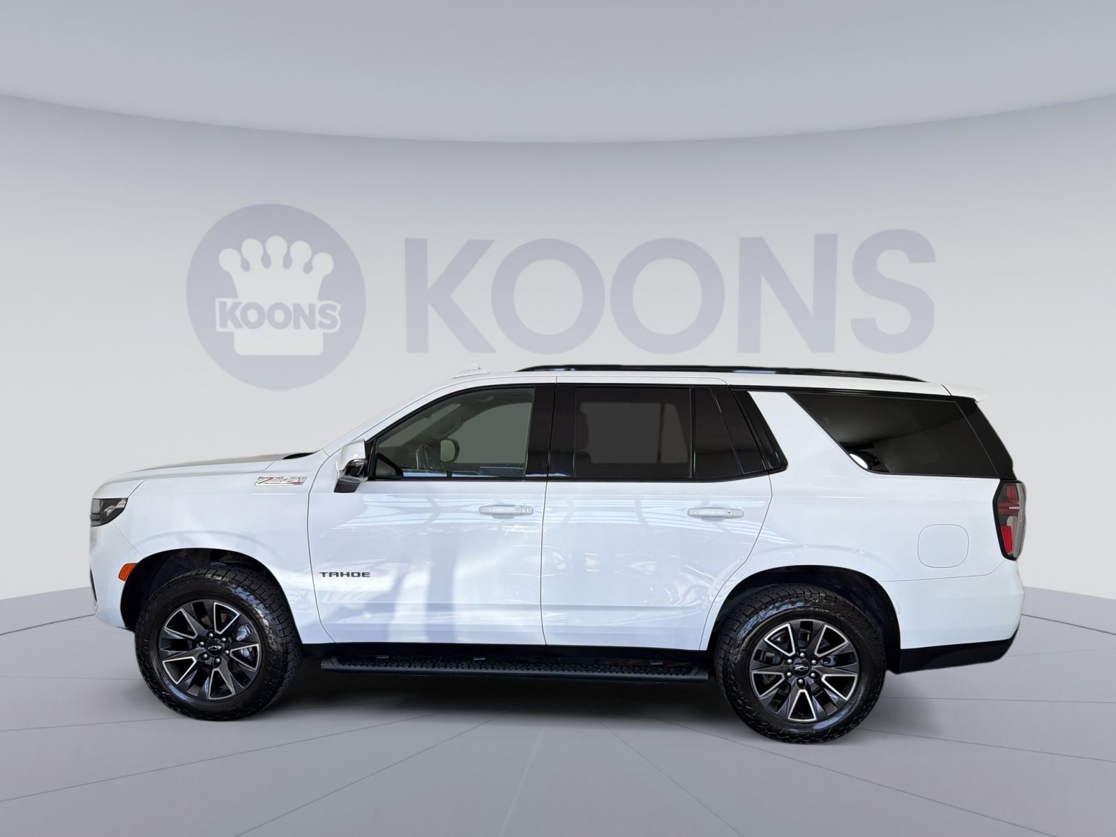 Used 2022 Chevrolet Tahoe Z71 w/ Luxury Package image 2