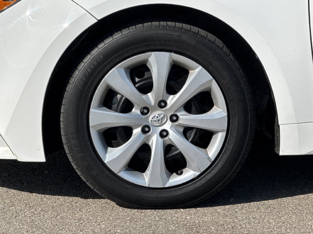 Used 2024 Toyota Corolla LE FWD image 28