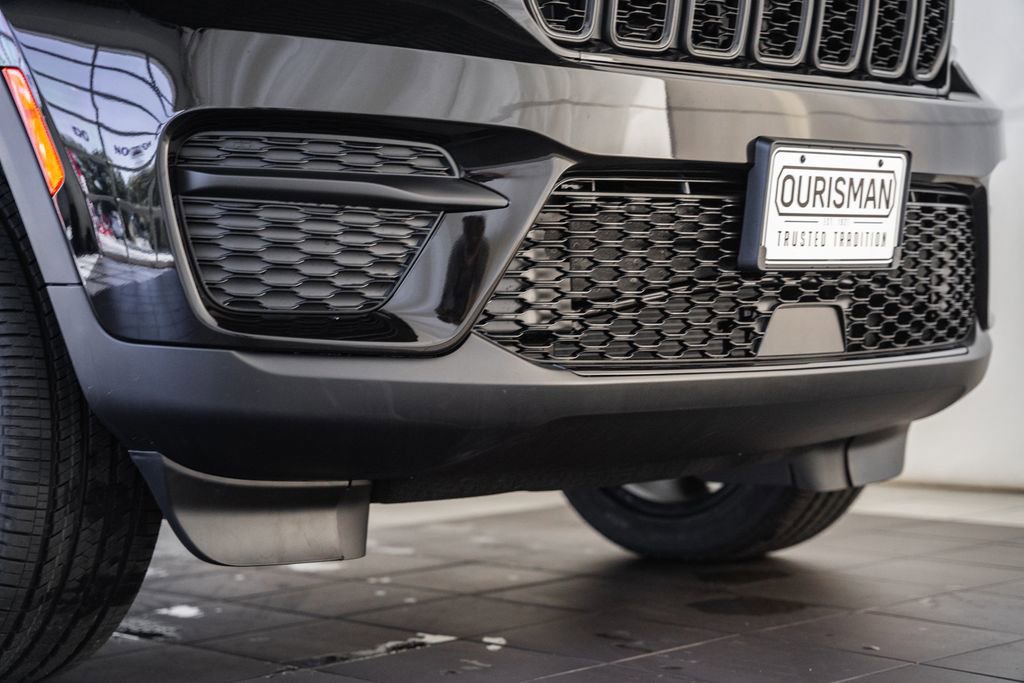 New 2025 Jeep Grand Cherokee Altitude image 13