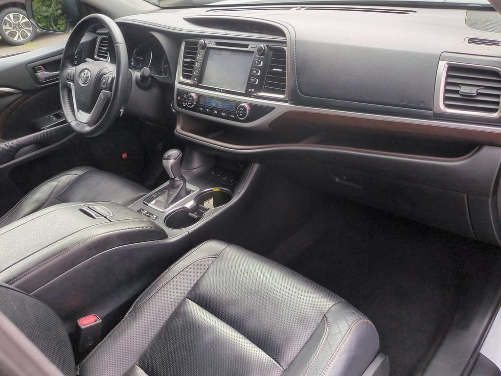 Used 2014 Toyota Highlander Limited AWD/4WD image 30