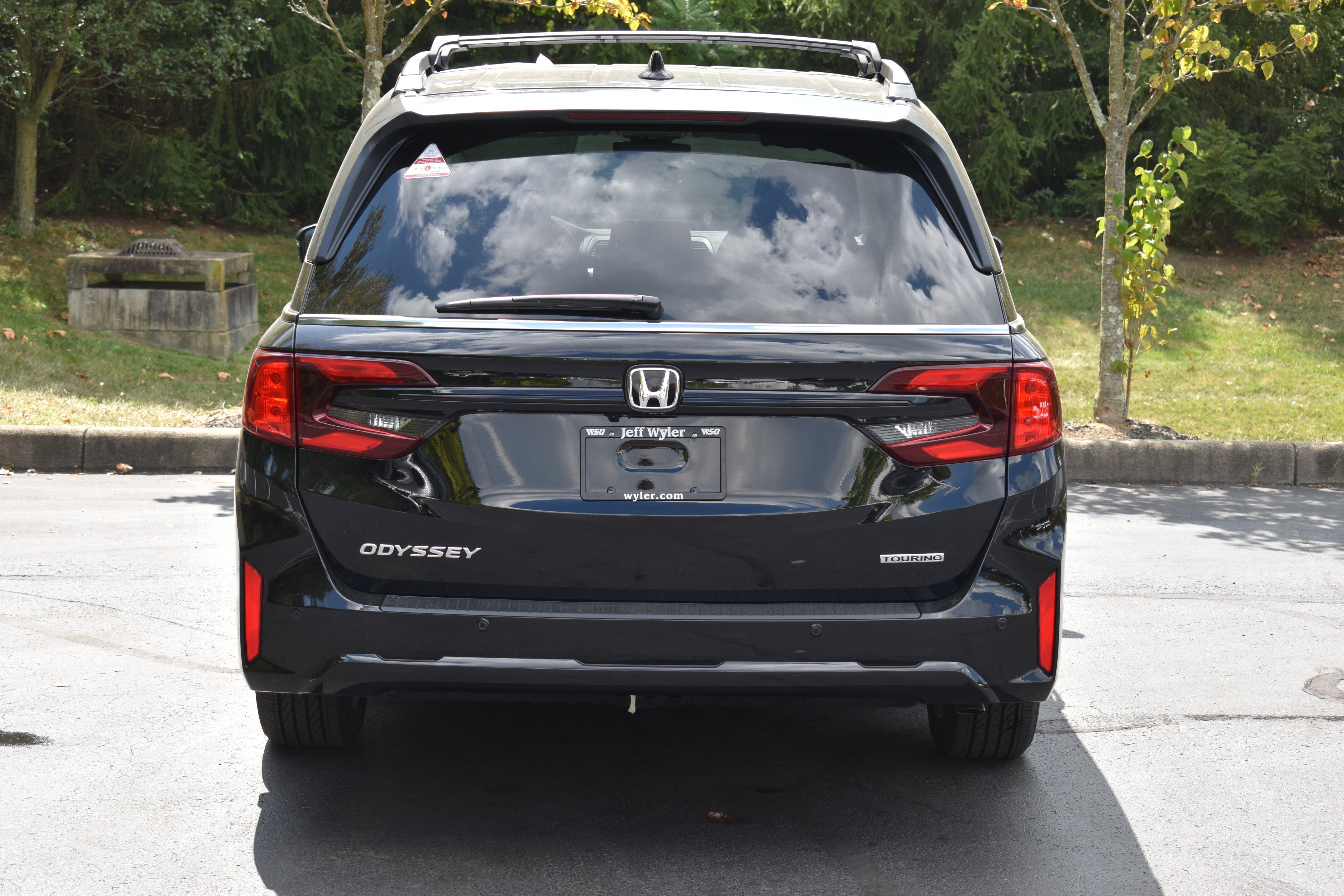 New 2026 Honda Odyssey Touring image 7