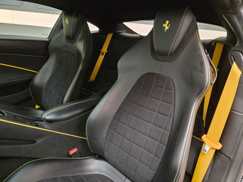 Used 2022 Ferrari Roma RWD image 31