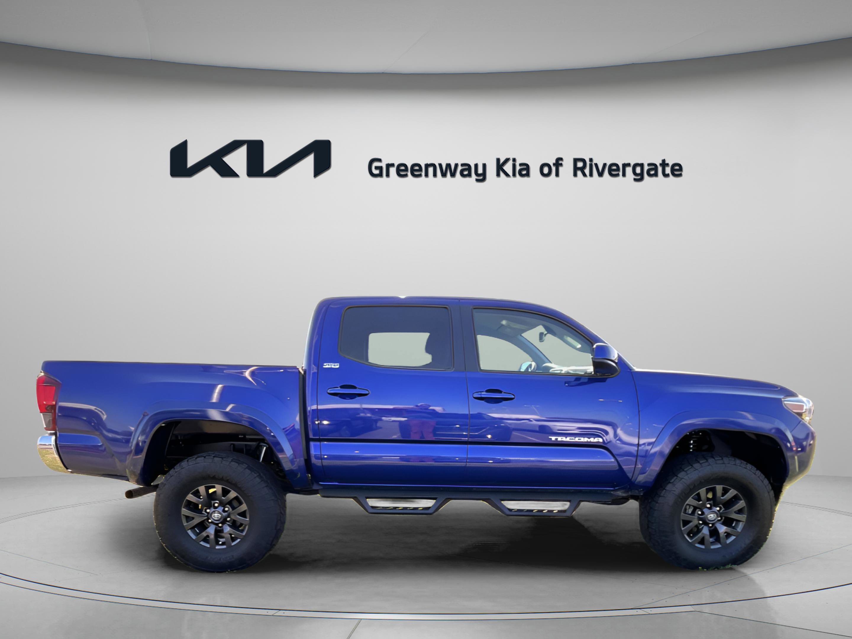 Used 2022 Toyota Tacoma SR5 AWD/4WD image 8