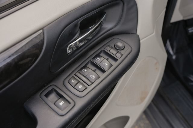 Used 2017 Dodge Grand Caravan SE w/ Power Window Group FWD image 16