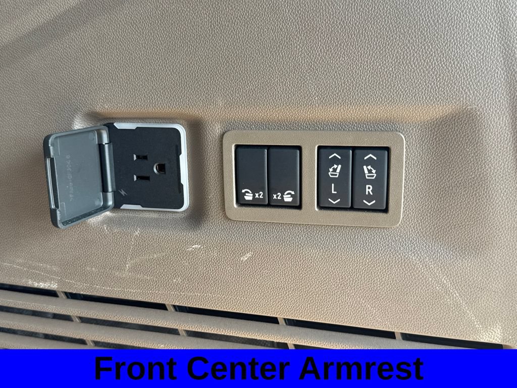 Used 2024 GMC Yukon XL Denali w/ Advanced Technology Package AWD/4WD image 27