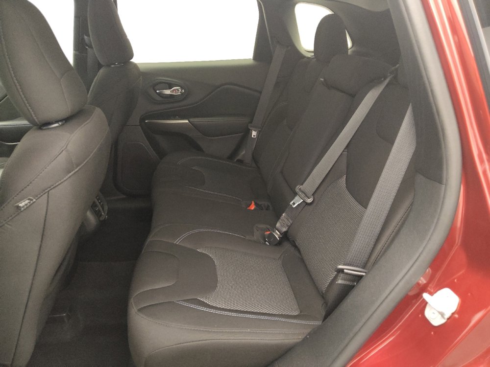 Used 2020 Jeep Cherokee Latitude FWD image 18