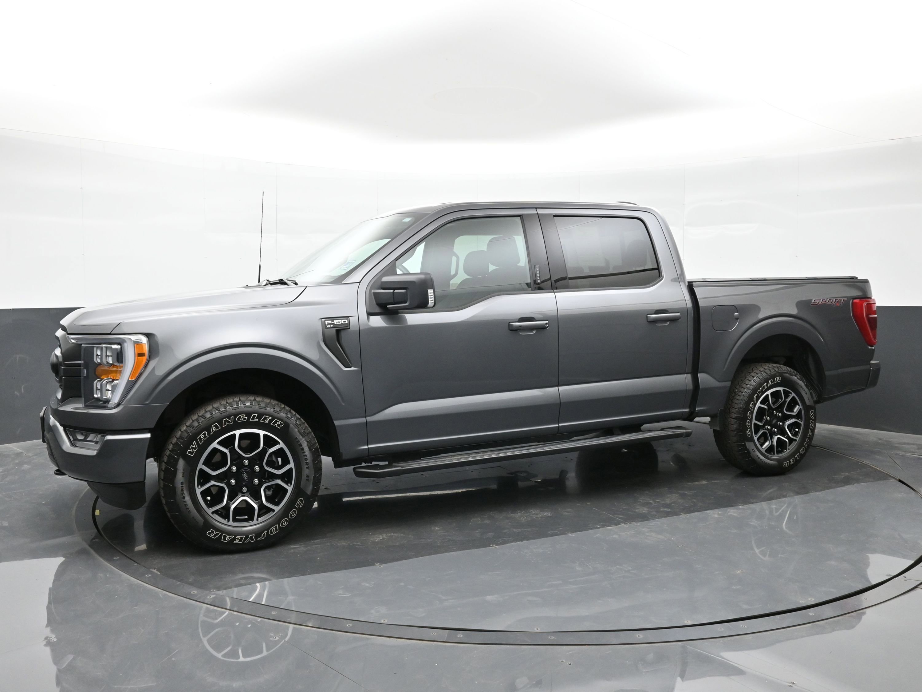 Used 2021 Ford F150 XLT w/ Equipment Group 302A High image 4