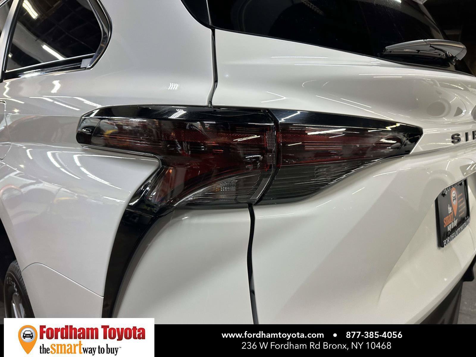 Used 2025 Toyota Sienna LE FWD image 12