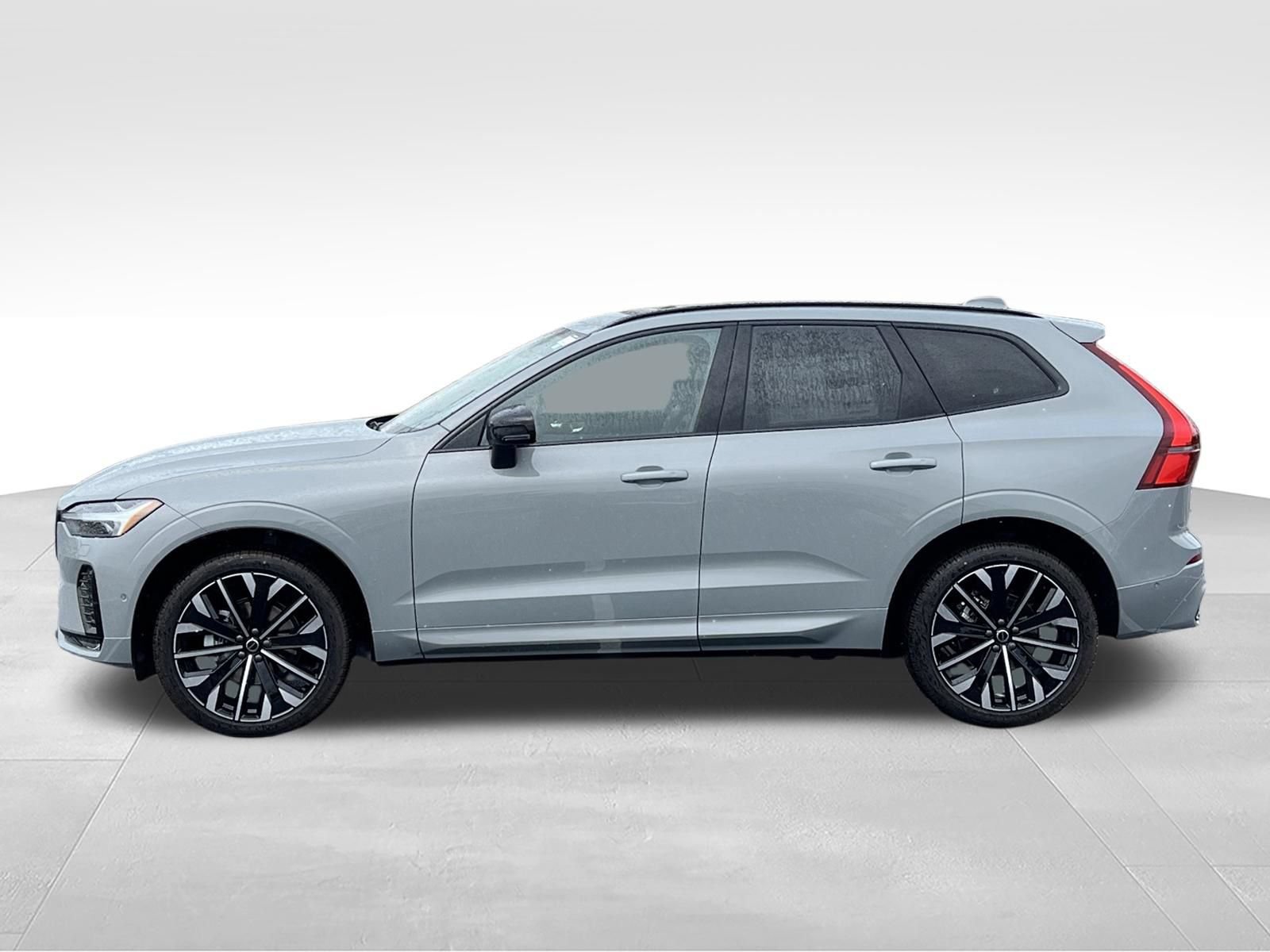 New 2026 Volvo XC60 B5 Plus w/ Protection Package Premier AWD/4WD image 3