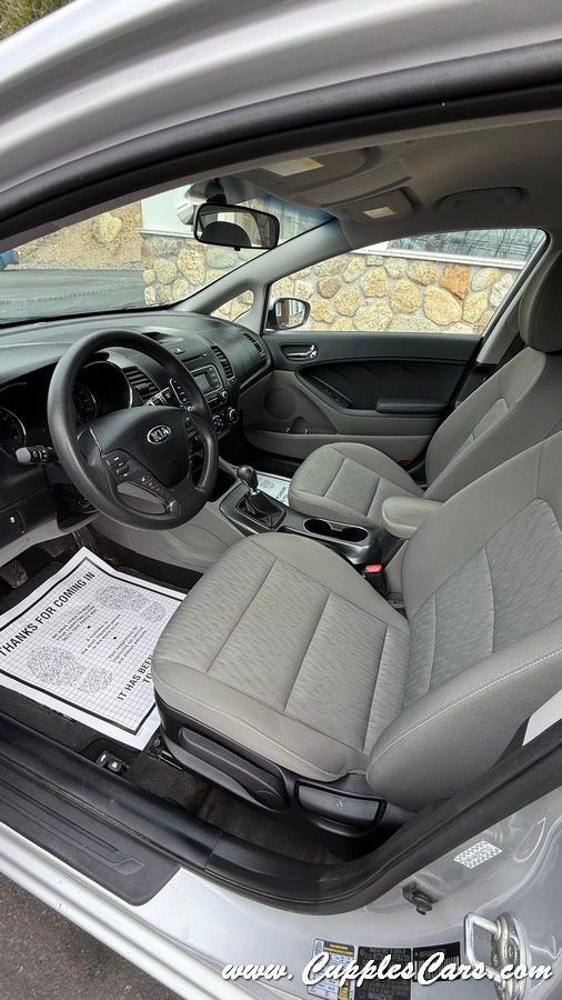 Used 2015 Kia Forte LX image 29