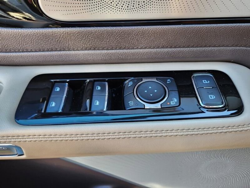 Used 2023 Lincoln Aviator Reserve w/ Equipment Group 201A image 19