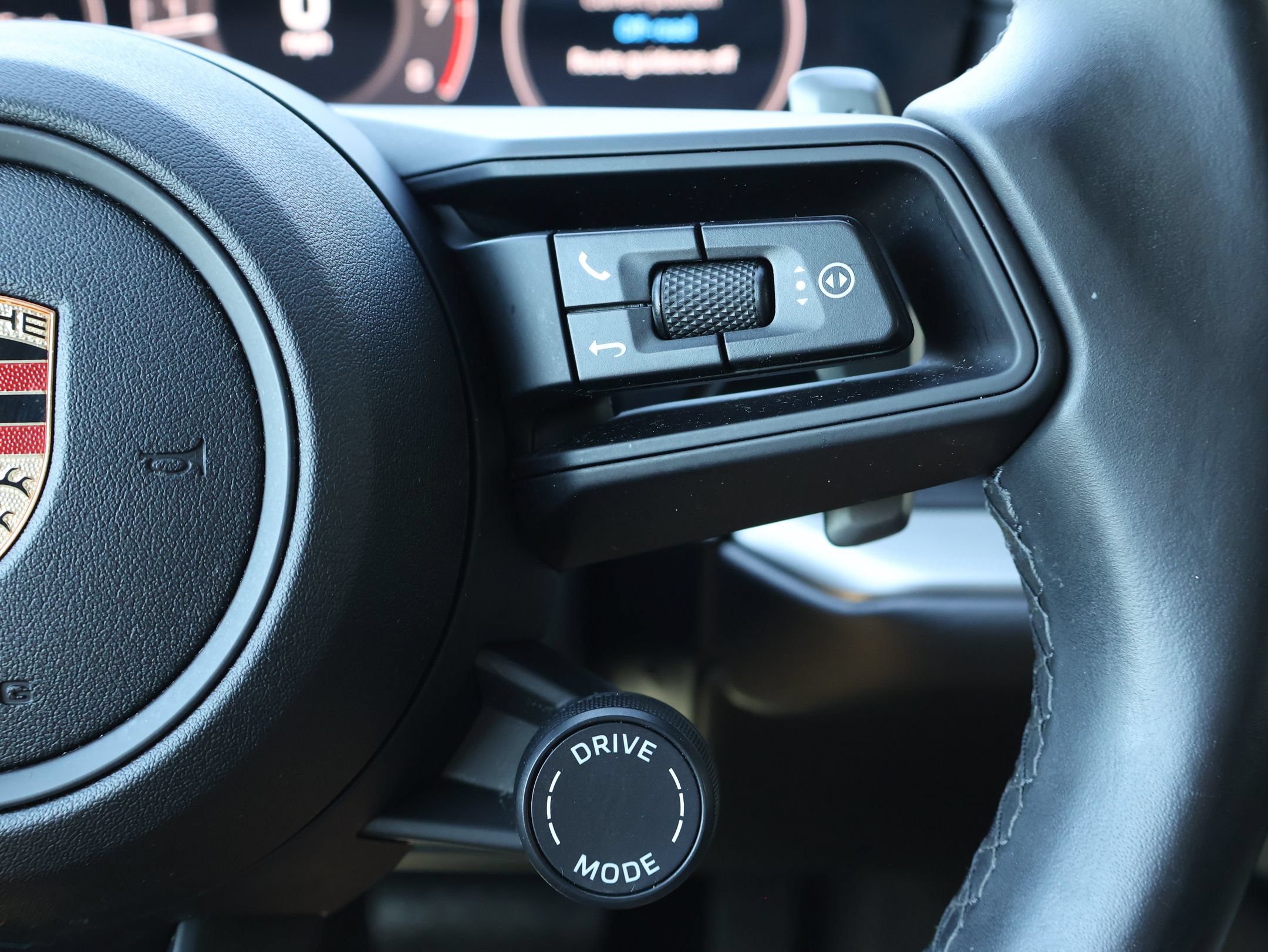 Certified 2024 Porsche Cayenne AWD/4WD image 19