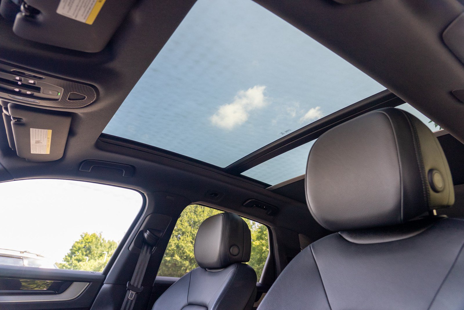Certified 2025 Porsche Cayenne AWD/4WD image 30