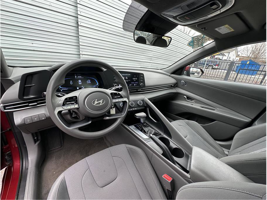 Used 2024 Hyundai Elantra SE image 14