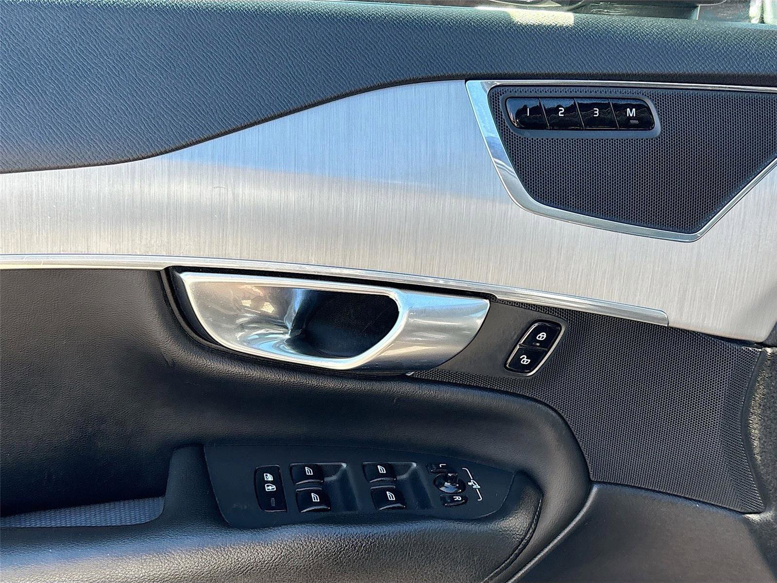 Used 2021 Volvo XC90 T5 Momentum w/ Climate Package FWD image 18