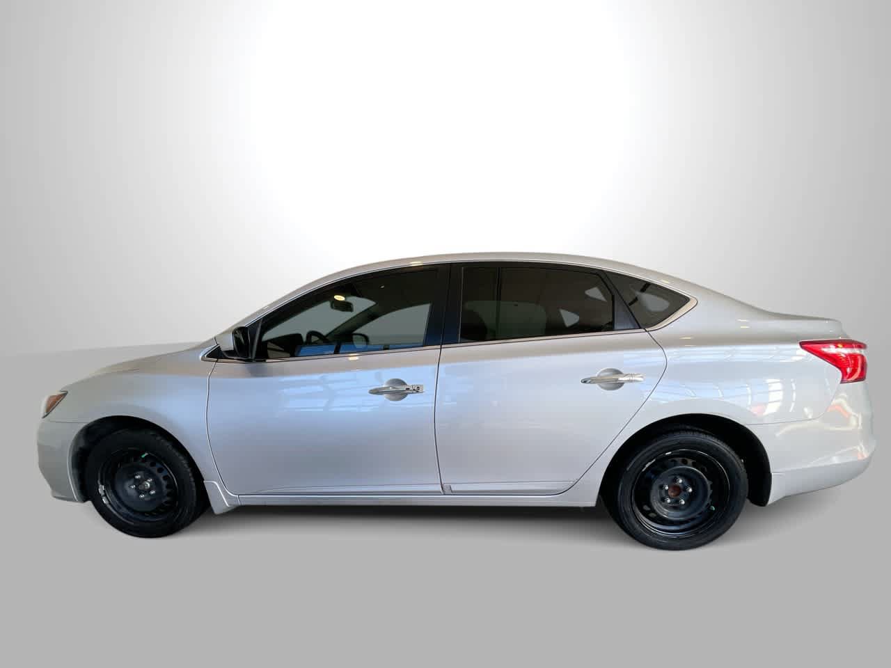 Used 2016 Nissan Sentra SV w/ Driver's Assist Package FWD image 5