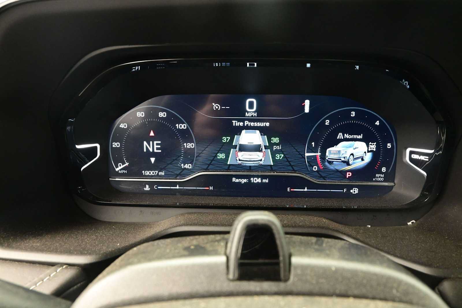 Used 2024 GMC Yukon Denali Ultimate AWD/4WD image 6