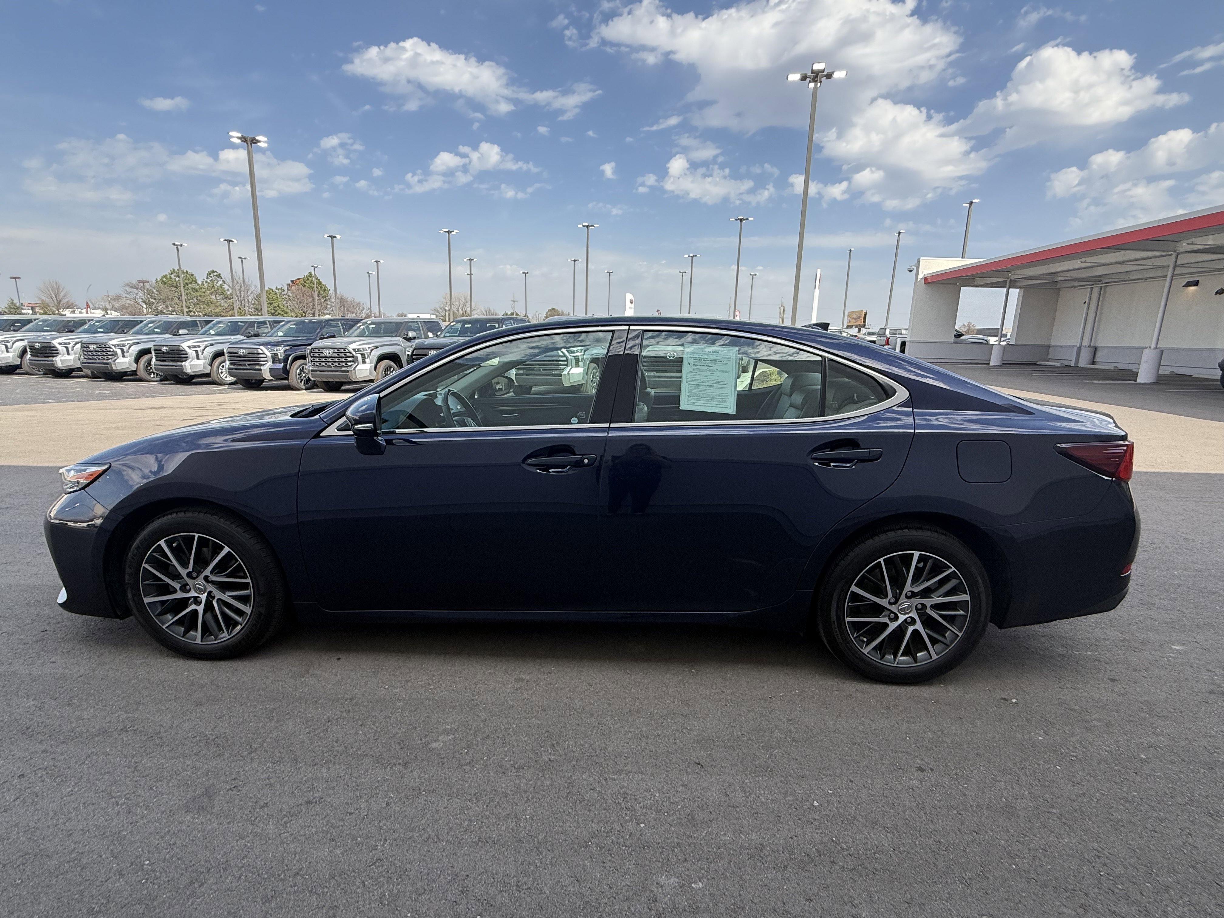 Used 2016 Lexus ES 350 w/ Luxury Package w/Wood Trim image 12