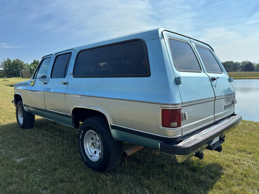 Used 1989 Chevrolet Suburban 4WD image 3