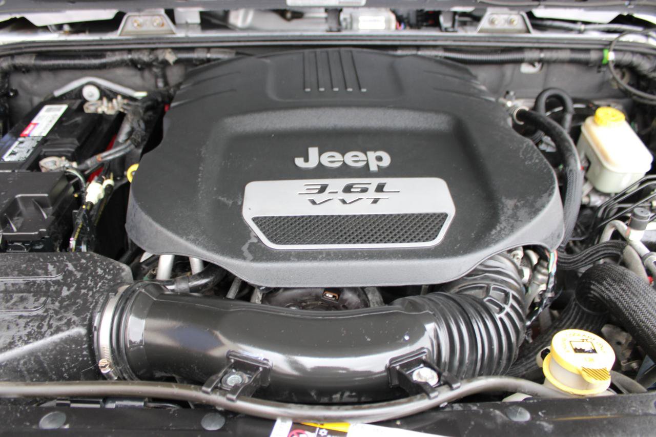 Used 2013 Jeep Wrangler Unlimited Rubicon w/ Dual Top Group image 44