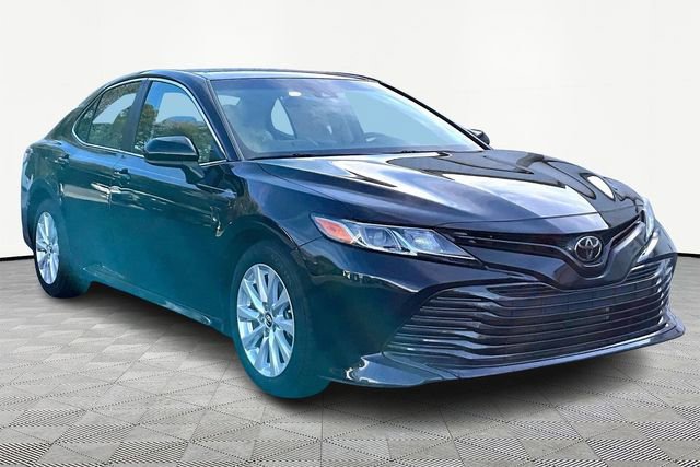 Used 2018 Toyota Camry LE image 1
