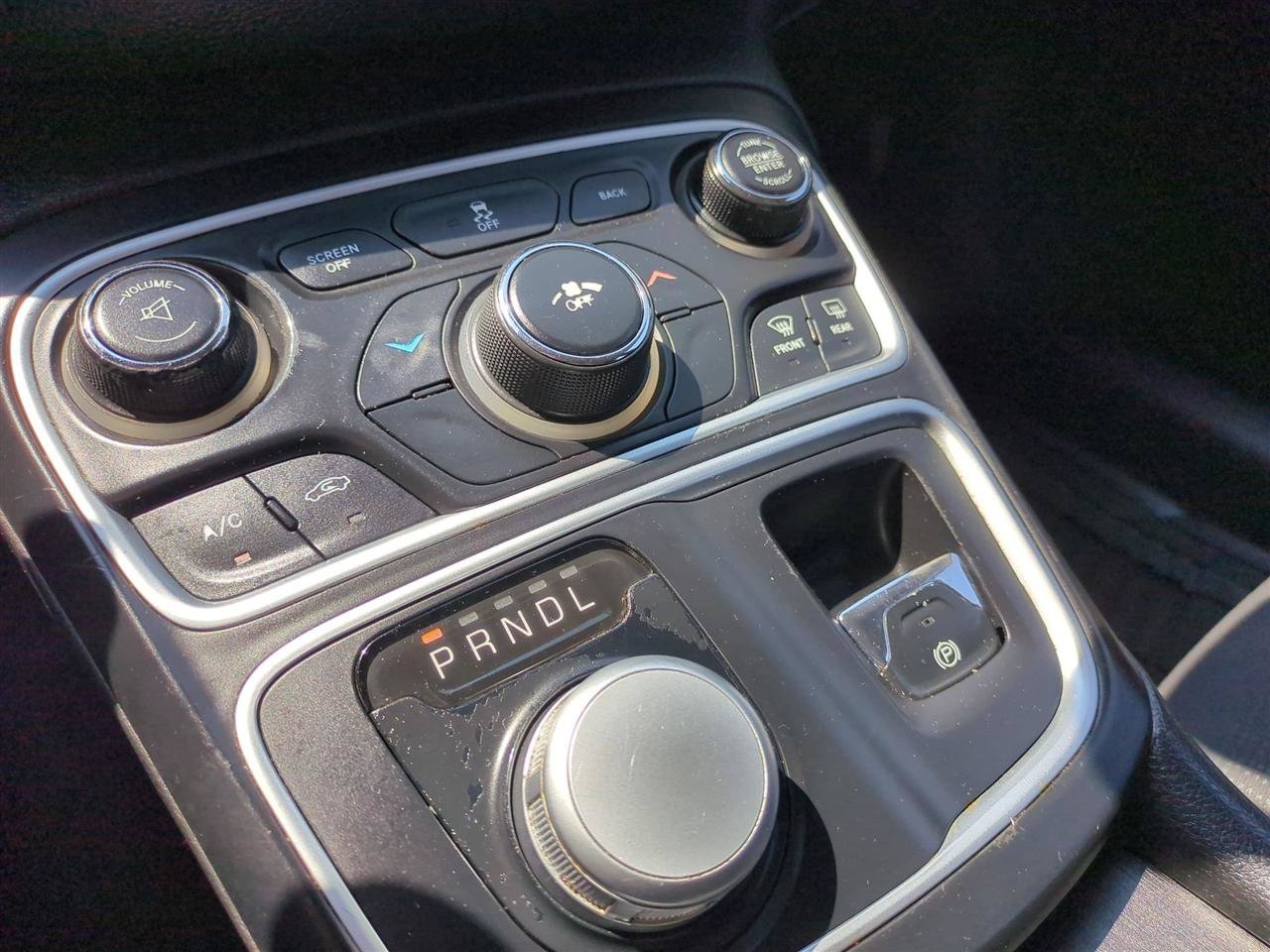 Used 2015 Chrysler 200 Limited FWD image 22