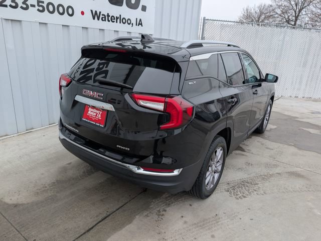 Used 2024 GMC Terrain SLT image 23