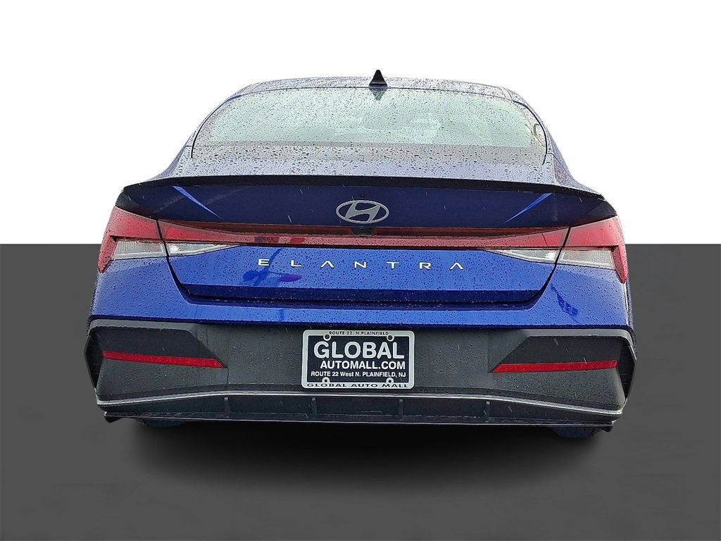Used 2025 Hyundai Elantra Sport image 6