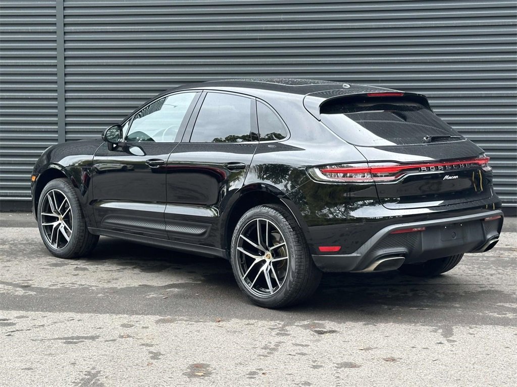 Certified 2025 Porsche Macan image 3