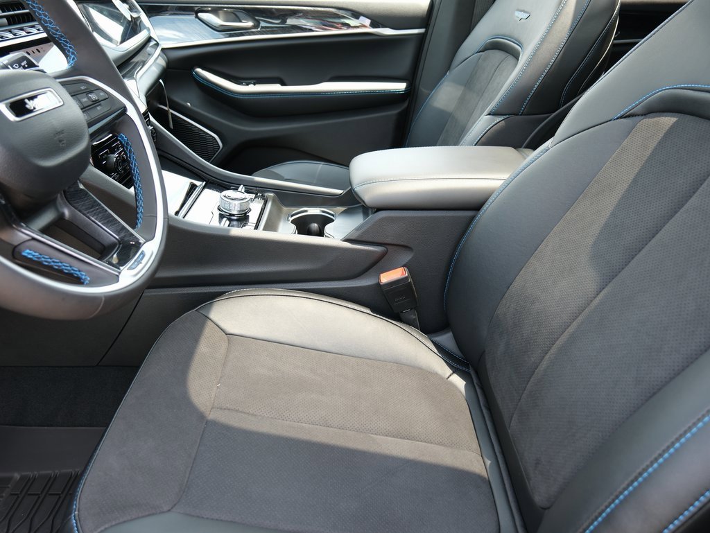 Used 2024 Jeep Grand Cherokee Trailhawk w/ Luxury Tech Group III image 4