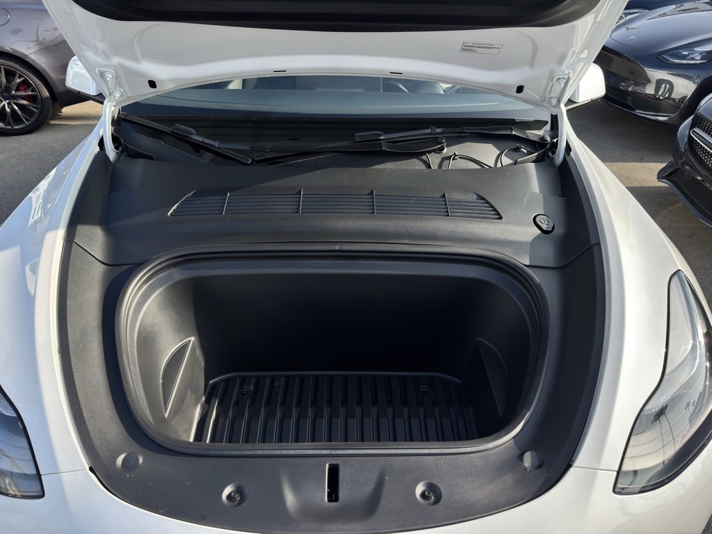 Used 2024 Tesla Model Y Long Range image 11