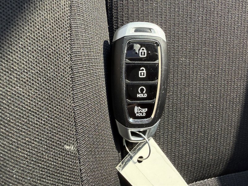 Used 2025 Hyundai Venue SEL FWD image 29