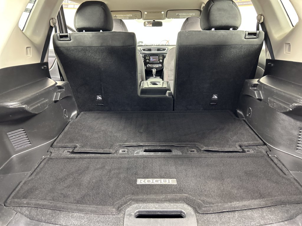 Used 2015 Nissan Rogue S FWD image 19
