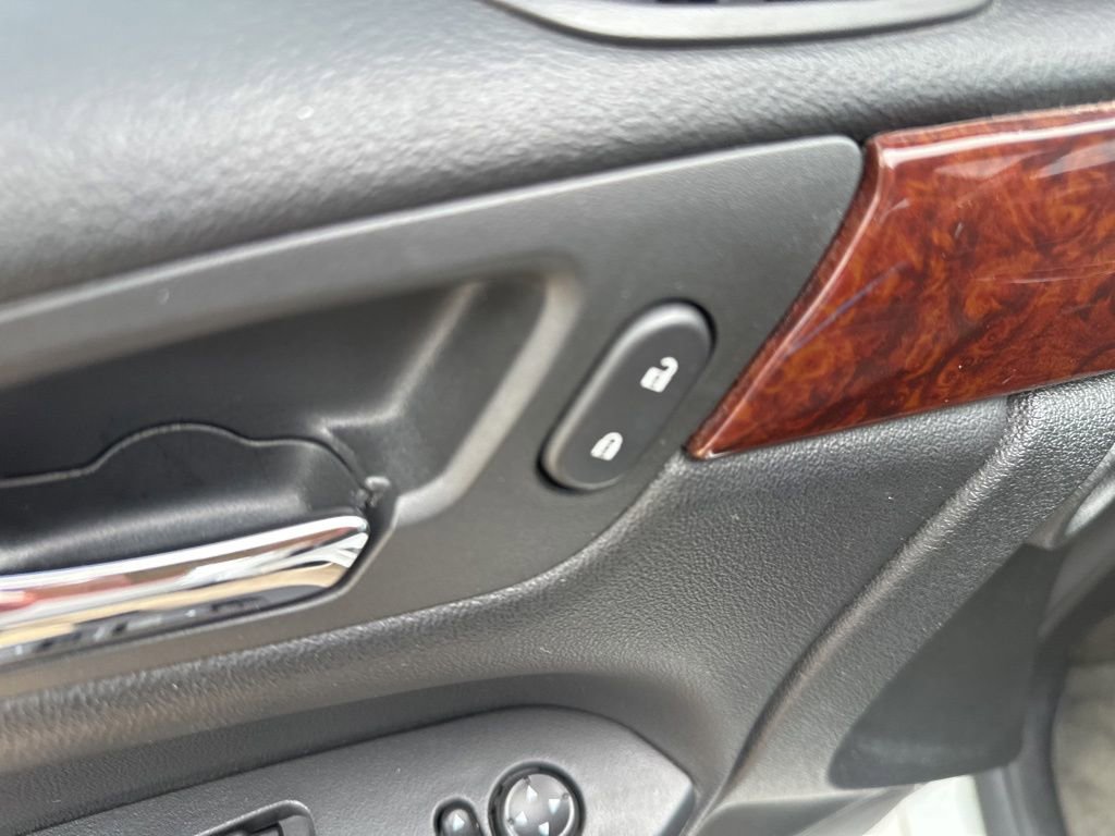 Used 2011 Chevrolet Impala LT FWD image 8