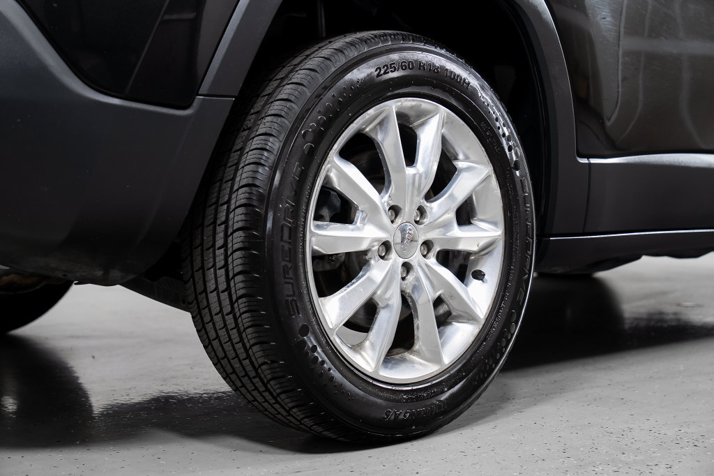 Used 2014 Jeep Cherokee Limited AWD/4WD image 7
