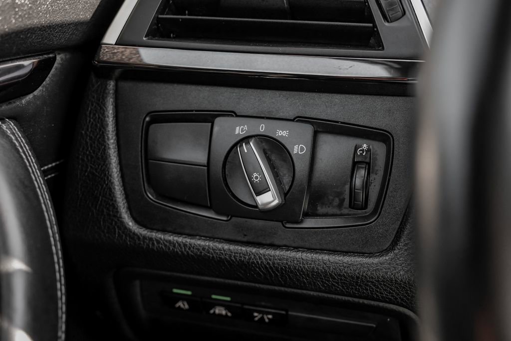 Used 2018 BMW M4 Convertible image 31