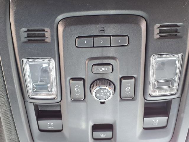 Used 2022 GMC Yukon SLT w/ SLT Premium Package AWD/4WD image 17