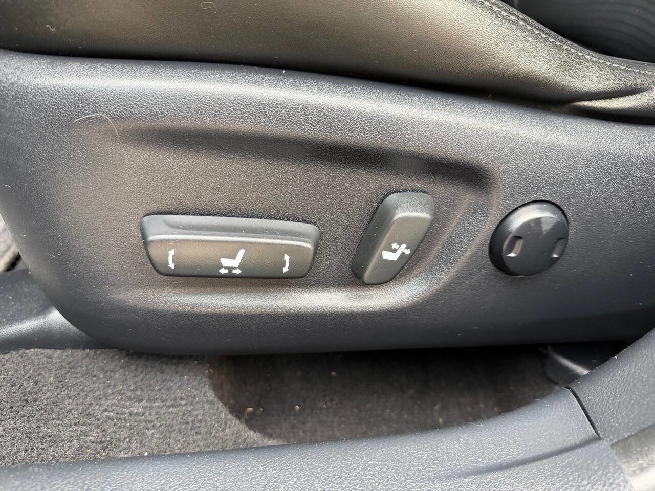Used 2011 Lexus CT 200h Premium w/ Premium Audio Pkg FWD image 13