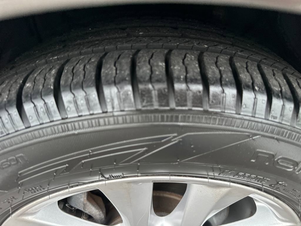 Used 2016 MAZDA MAZDA3 i Touring w/ Popular Equipment Package FWD image 13